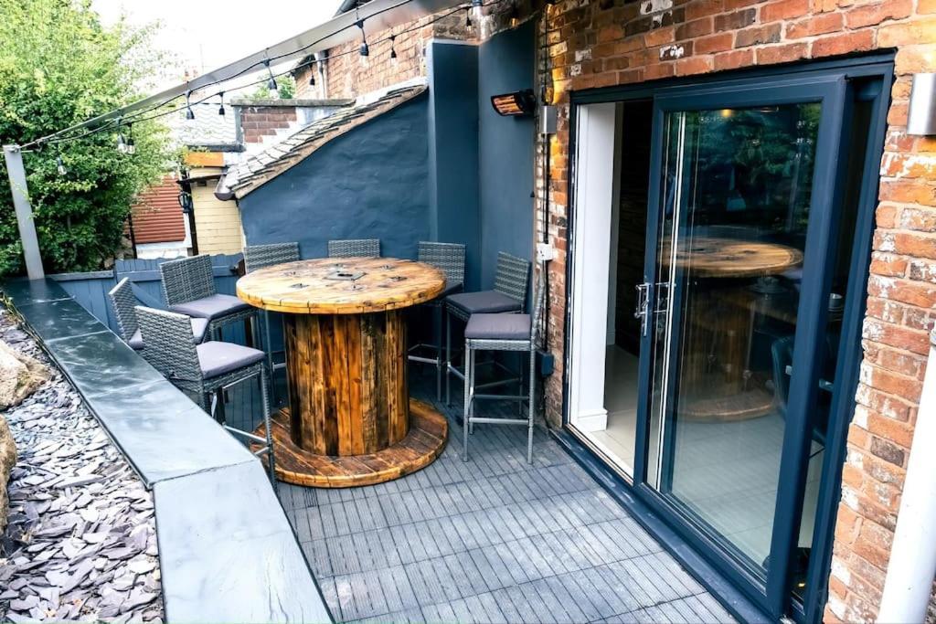 Cheadle Haven: 4-bedroom Retreat Near Alton Towers *