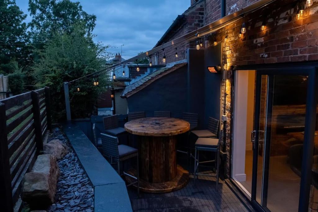 Cheadle Haven: 4-bedroom Retreat Near Alton Towers Holiday home