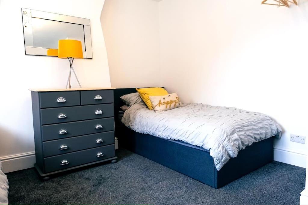 Cheadle Haven: 4-bedroom Retreat Near Alton Towers Holiday home *