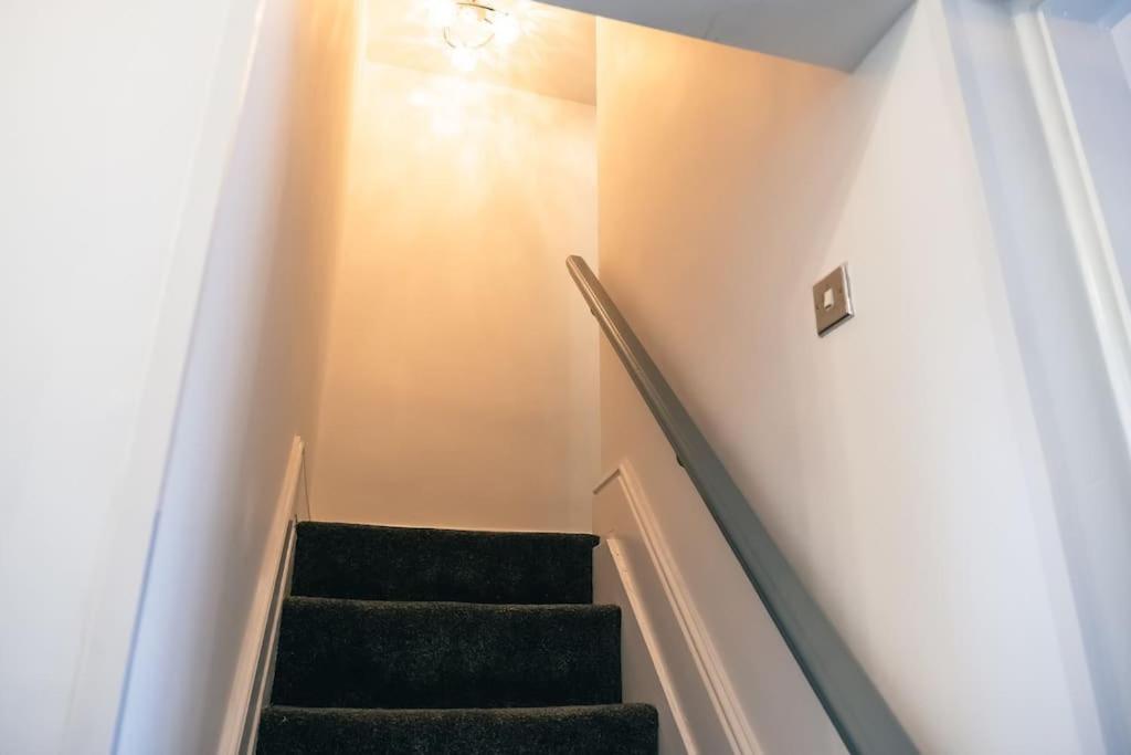 Cheadle Haven: 4-bedroom Retreat Near Alton Towers Holiday home *