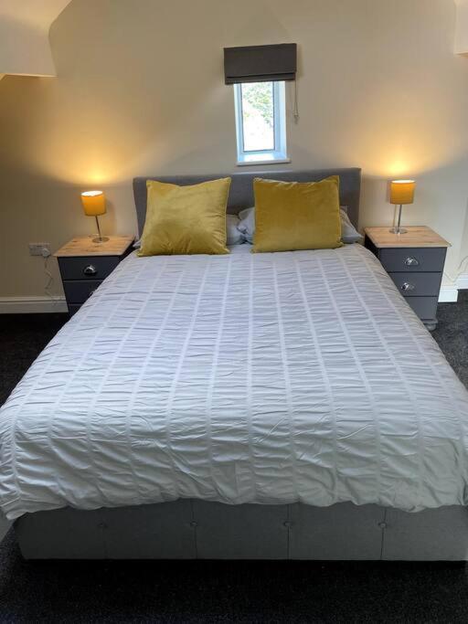Cheadle Haven: 4-bedroom Retreat Near Alton Towers Holiday home Cheadle (Staffordshire)